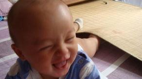 大眼宝宝照片,萌化你的心扉